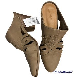 BNWT Universal Thread woven heeled mules - Aiden